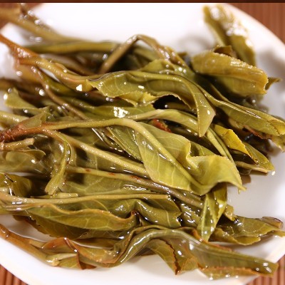 2017年老曼峨古树普洱生茶饼普洱茶批发高山茶叶老农古林图4