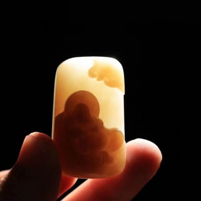 天然新疆和田玉老料且末糖白玉佛公牌子羊脂白红糖吊坠男女款挂件图2
