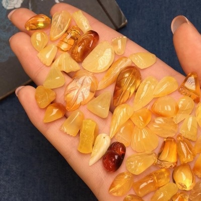 琥珀蜜蜡鸡油黄小雕件 雕工细腻 颜色漂亮天然配件饰品图4