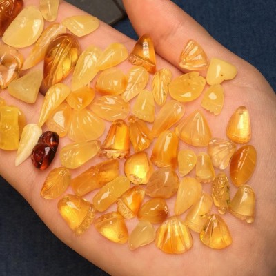 琥珀蜜蜡鸡油黄小雕件 雕工细腻 颜色漂亮天然配件饰品图3