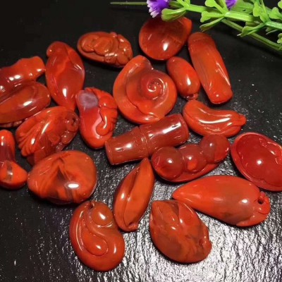 南红吊坠 南红柿子红带玫红雕刻小配饰 DIY配饰批发 100克起批图4
